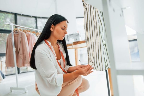 Comment rendre un jeu de stratégie historique précis tout en conservant un gameplay amusant ?